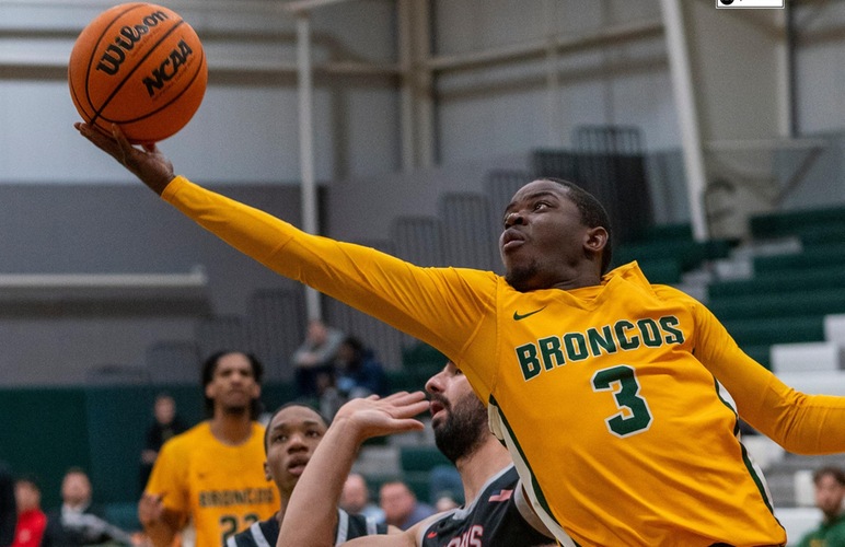 Men's Basketball Picks Up Another Win Beating Maine Farmington 77-75