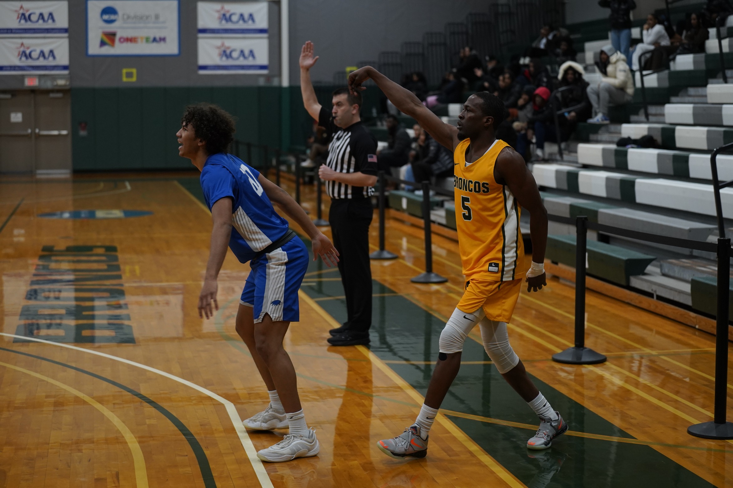 Men's Basketball Triumphs As Louis Drains Game-Winner