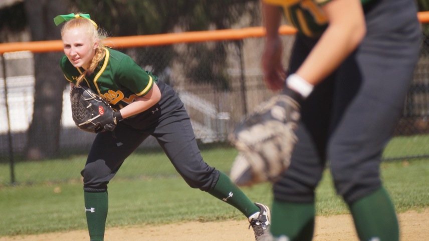 softball players in position