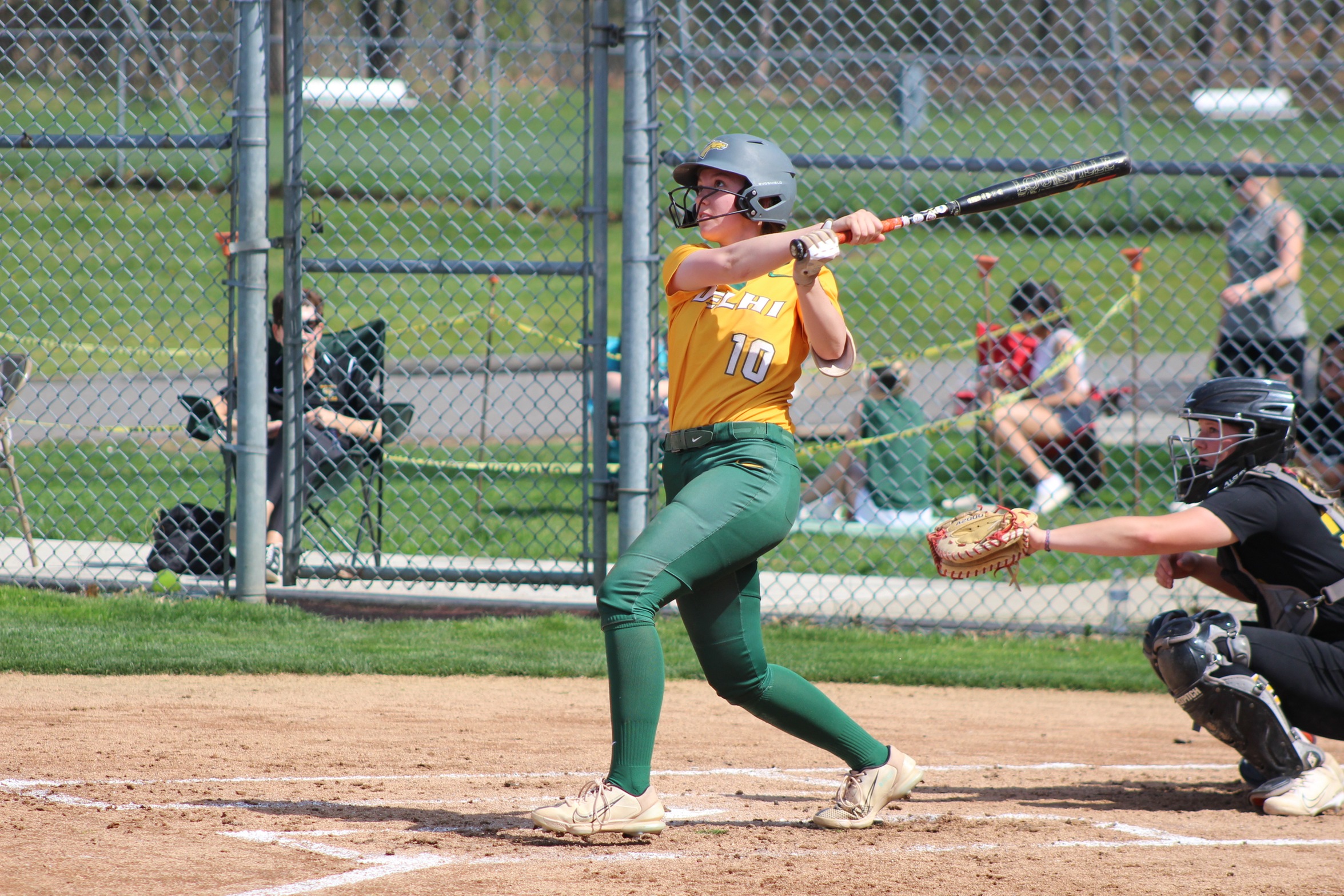 Softball Secures Doubleheader Sweep with Dramatic Walk-Off Victory in Game Two