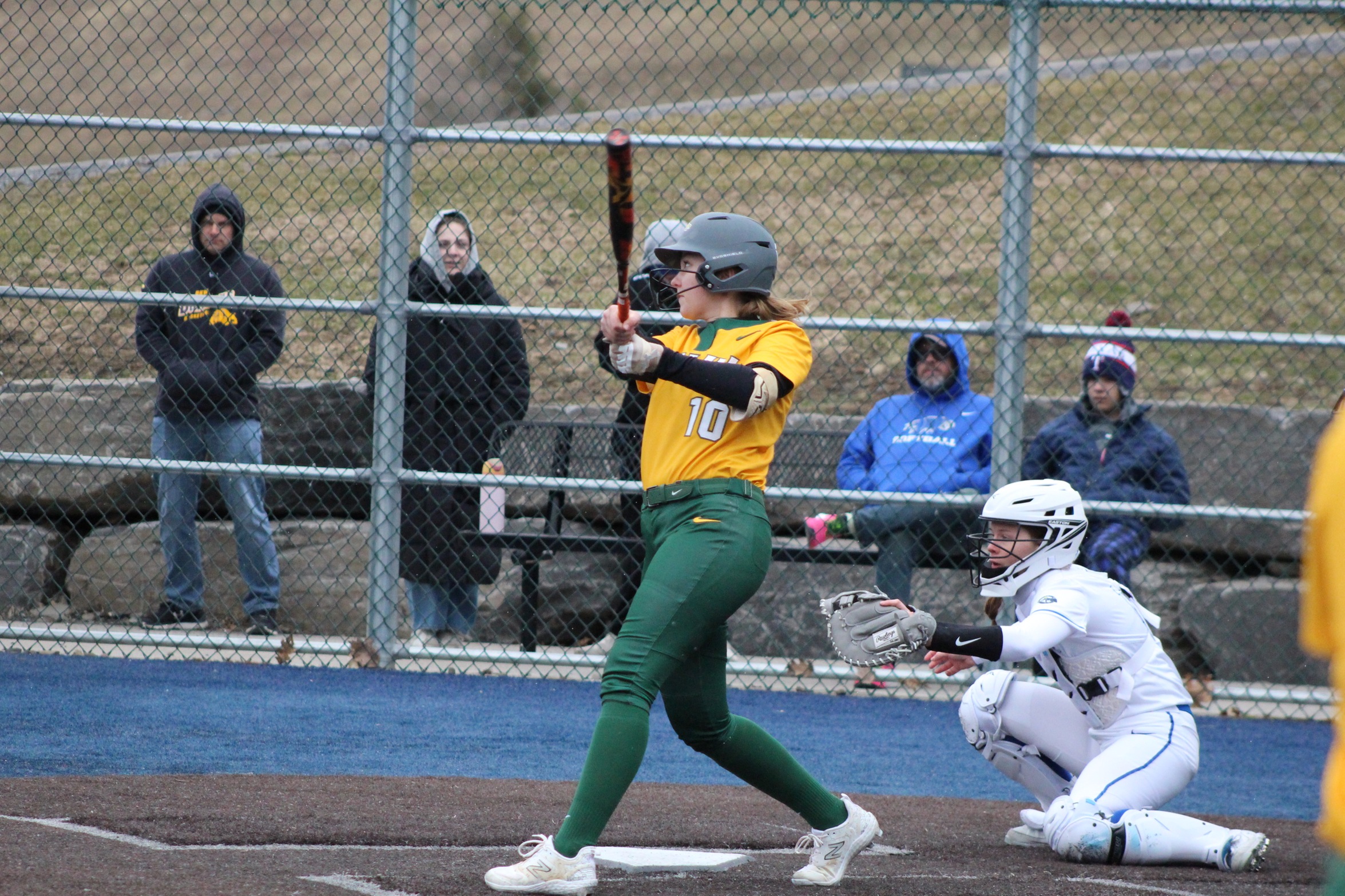 Softball Splits Local Doubleheader with Hartwick