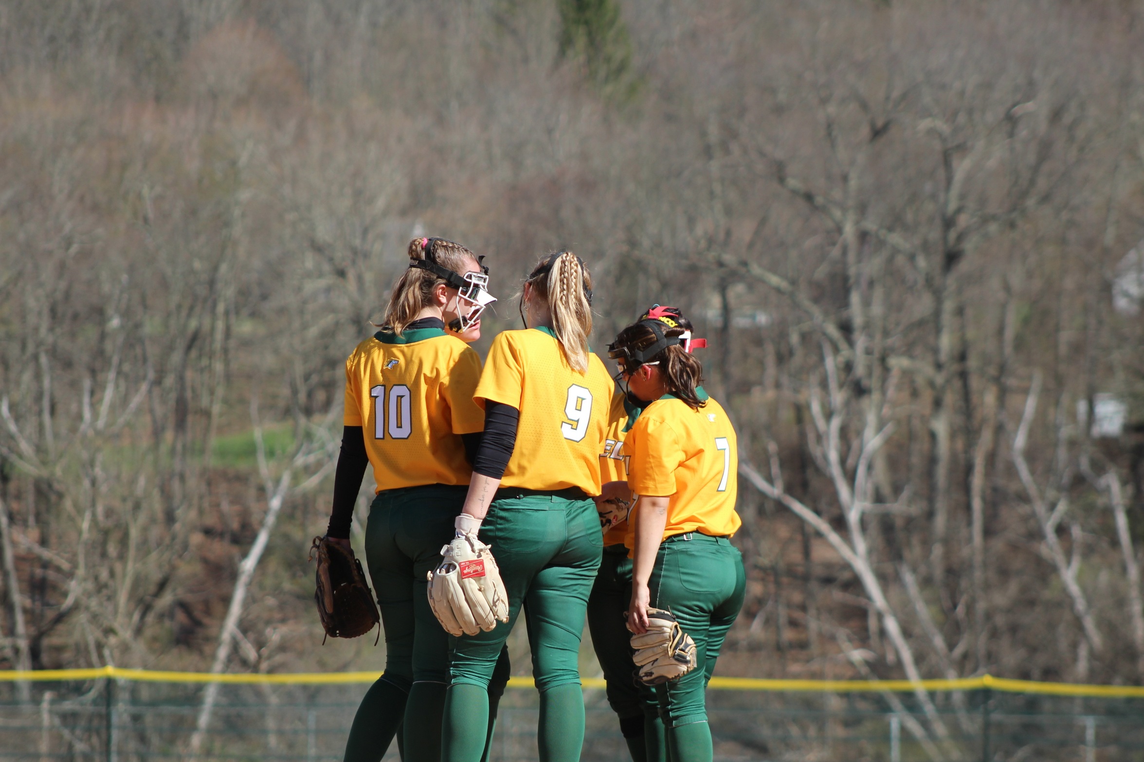 Softball Secures First Conference Win with Game One Victory to Open Weekend Action