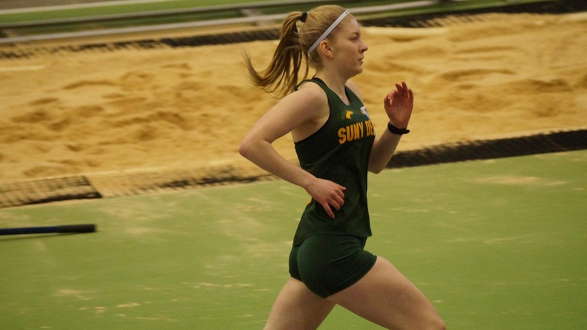 Katerina Salcedo running from the side. 