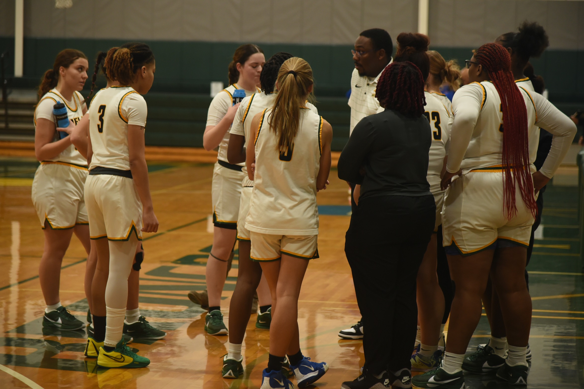 Women's Basketball Fall to UMPI