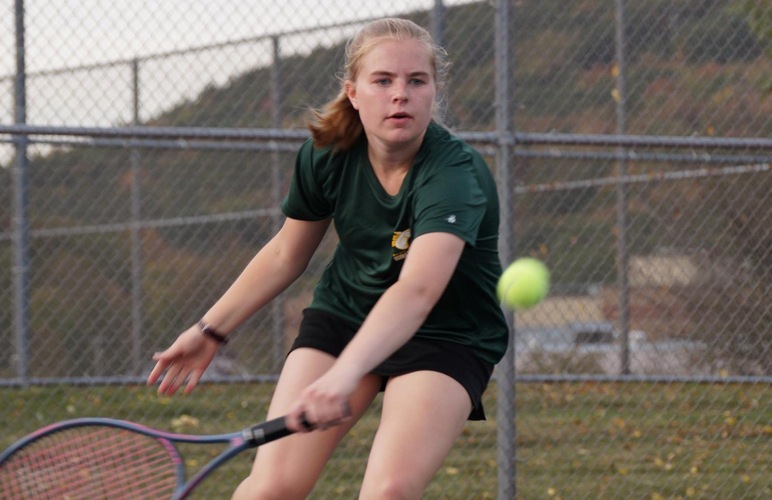 Women's Tennis Wins Third Straight, Beats Vaughn 6-3