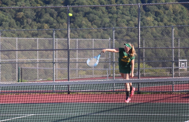 Women's Tennis Hosts Farmingdale State as Part of Family Weekend Festivities