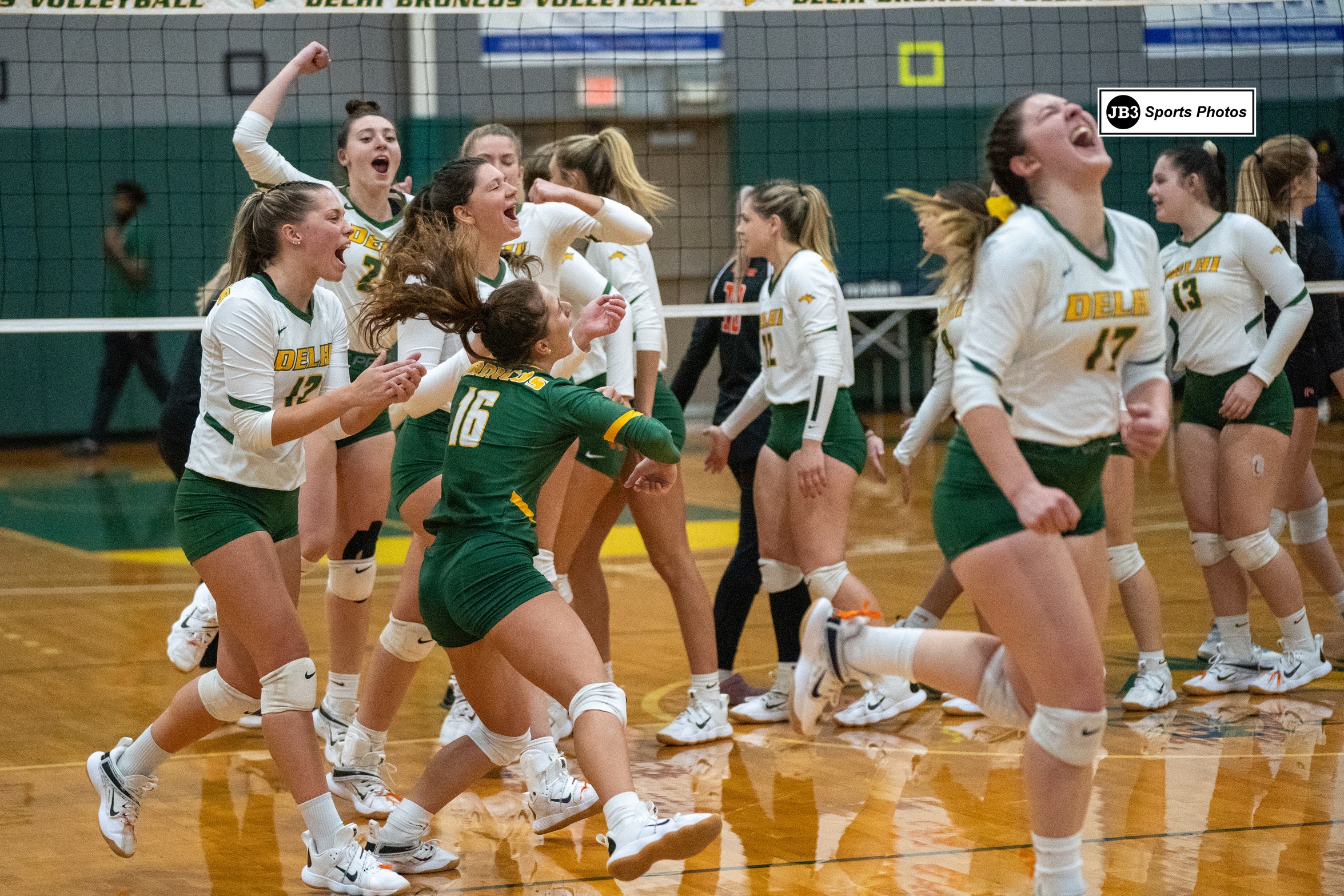 Women's Volleyball Beats SUNY Cobleksill 3-1 en Route to NAC West Final