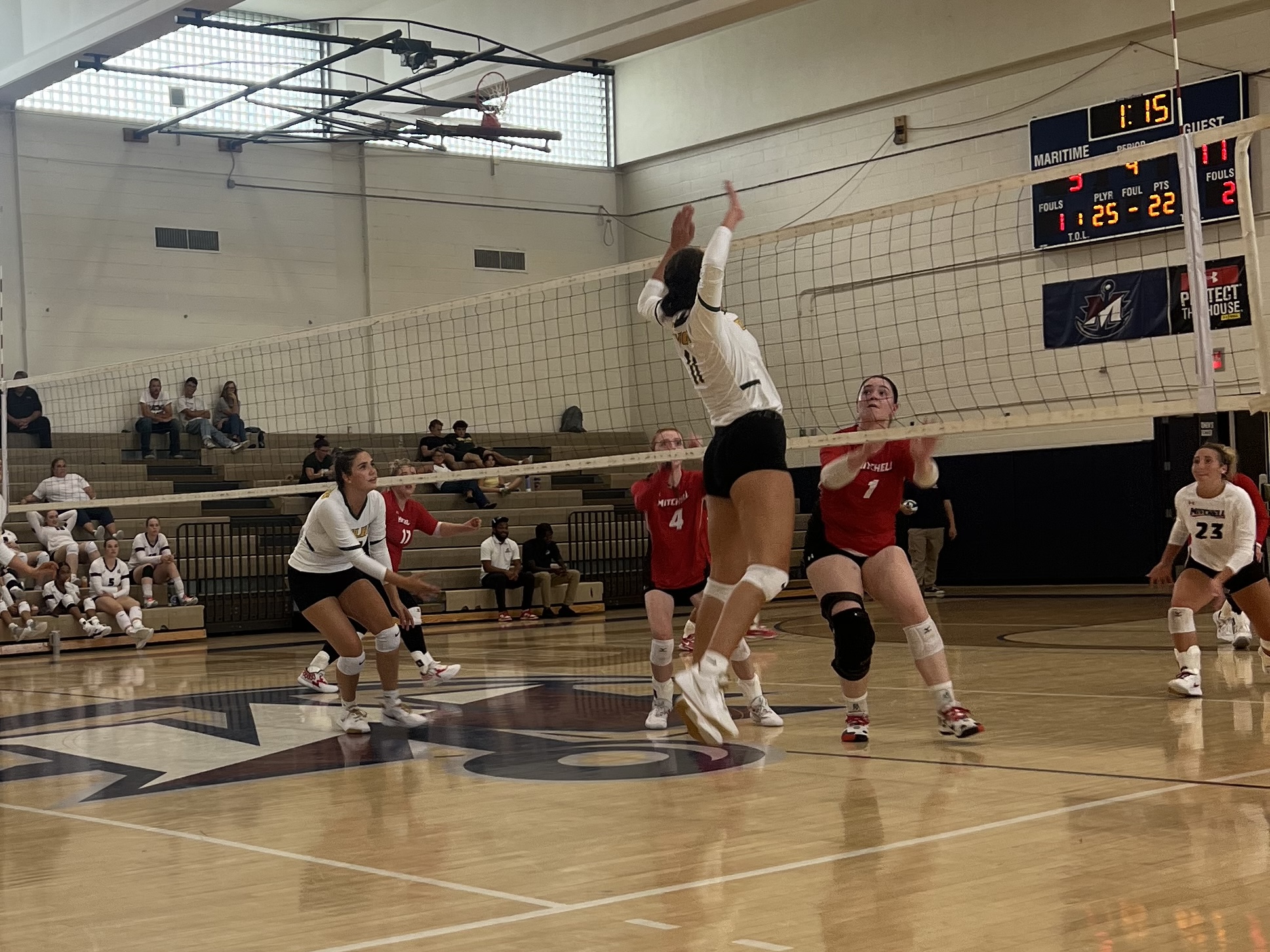 Women's Volleyball Moves to 2-1; Defeats Mitchell, Maritime to Close Weekend