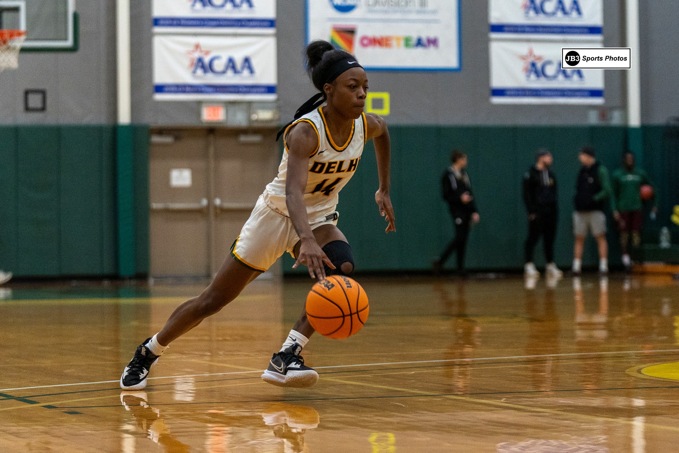 Broncos drop first game of Elmira College Tipoff against Soaring Eagles
